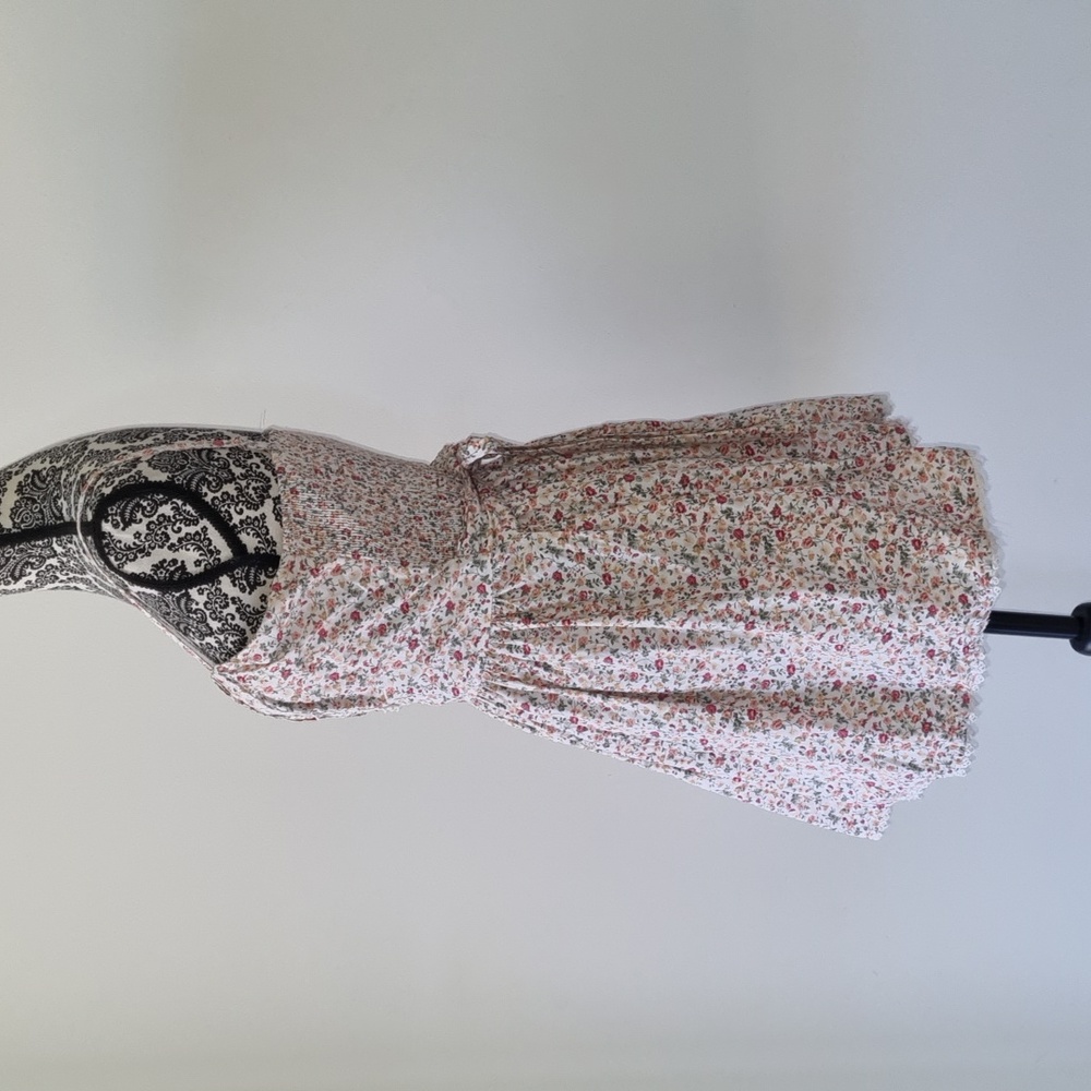CKM, floral dress, tie waist, elastic back, adjustable straps, approx size 10 - Picture 4 of 9